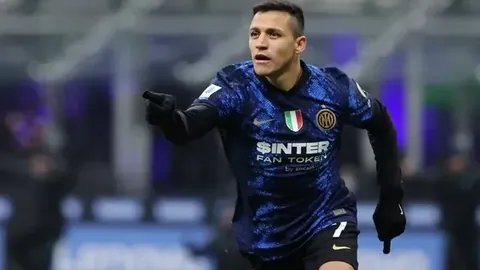 李金羽助力冲超凯旋，续约国脚级中场核心，共铸中超荣耀巅峰！